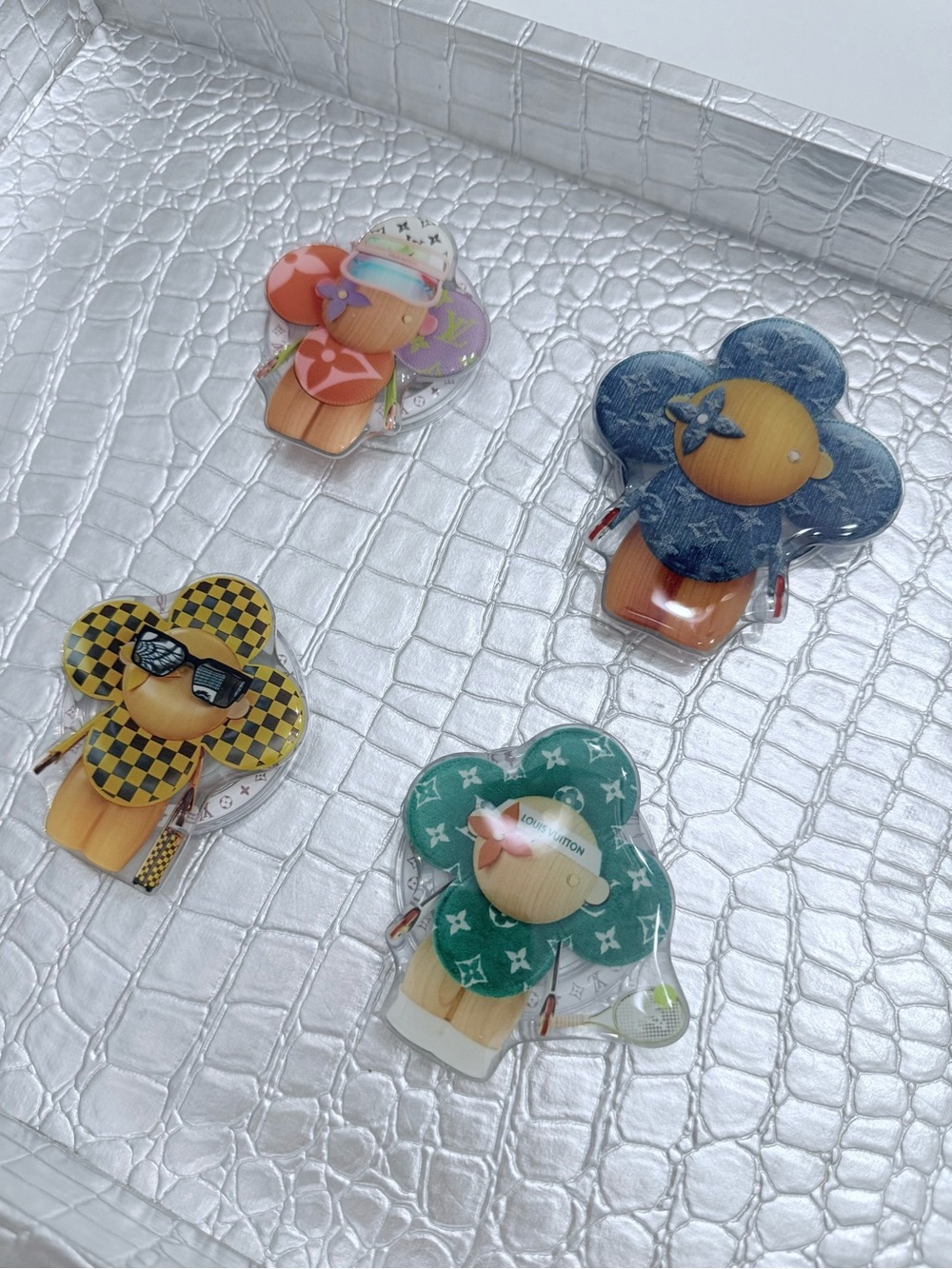 Vivi Flower Charm Phone Grip NWT